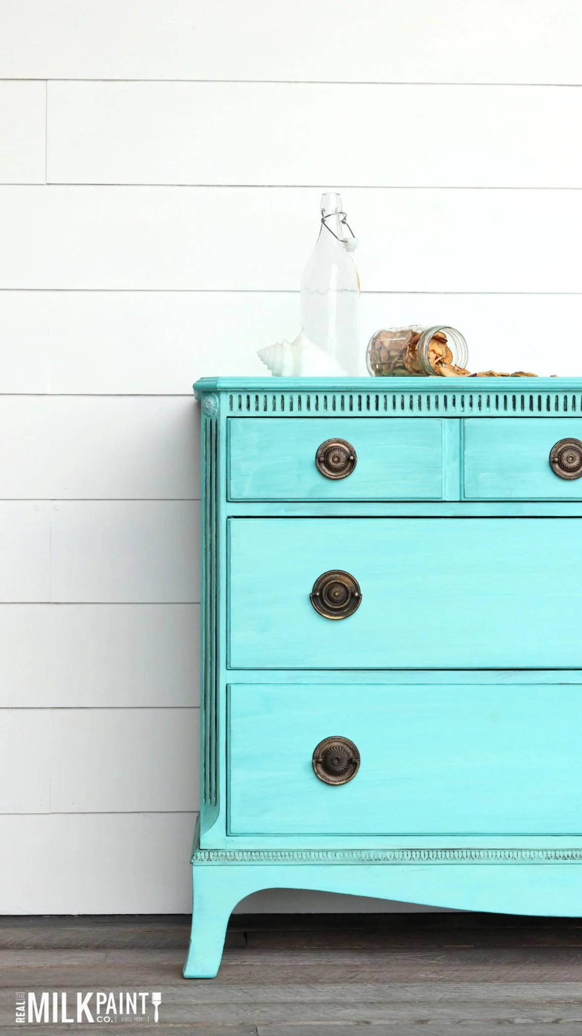 caribbean-blue-dresser-decorations