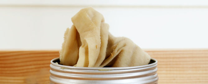 how to apply wood wax