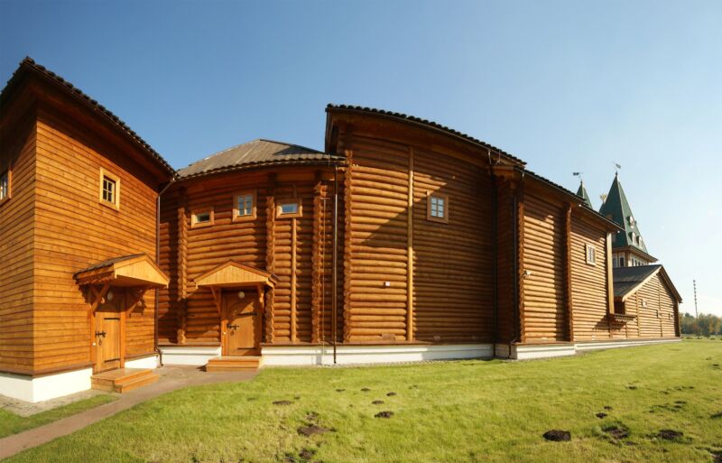 Farmhouse-Style Barndominium with great paint and finish